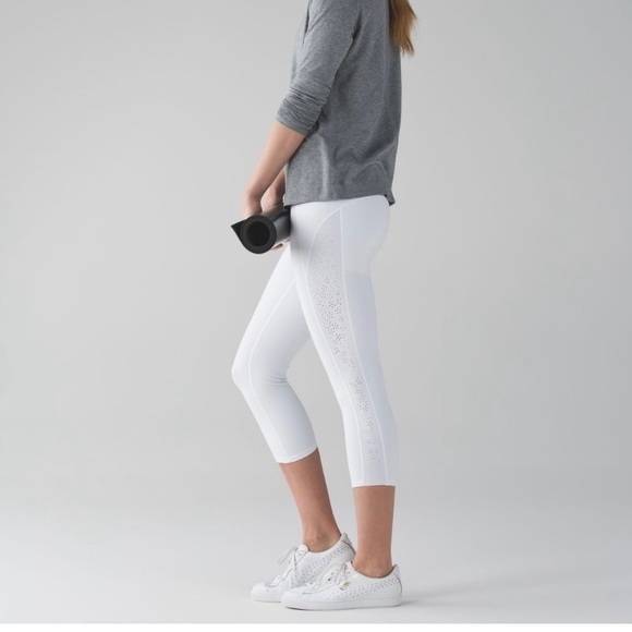 Lululemon white double-layer 3/4 leggings - Picture 2 of 12
